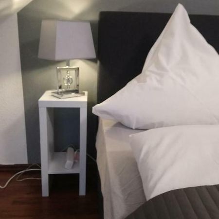 Ferienwohnung Mit 2 Schlafzimmern Und Parkplatz แอร์ฟวร์ท ภายนอก รูปภาพ