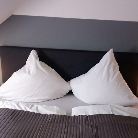 Ferienwohnung Mit 2 Schlafzimmern Und Parkplatz แอร์ฟวร์ท ภายนอก รูปภาพ