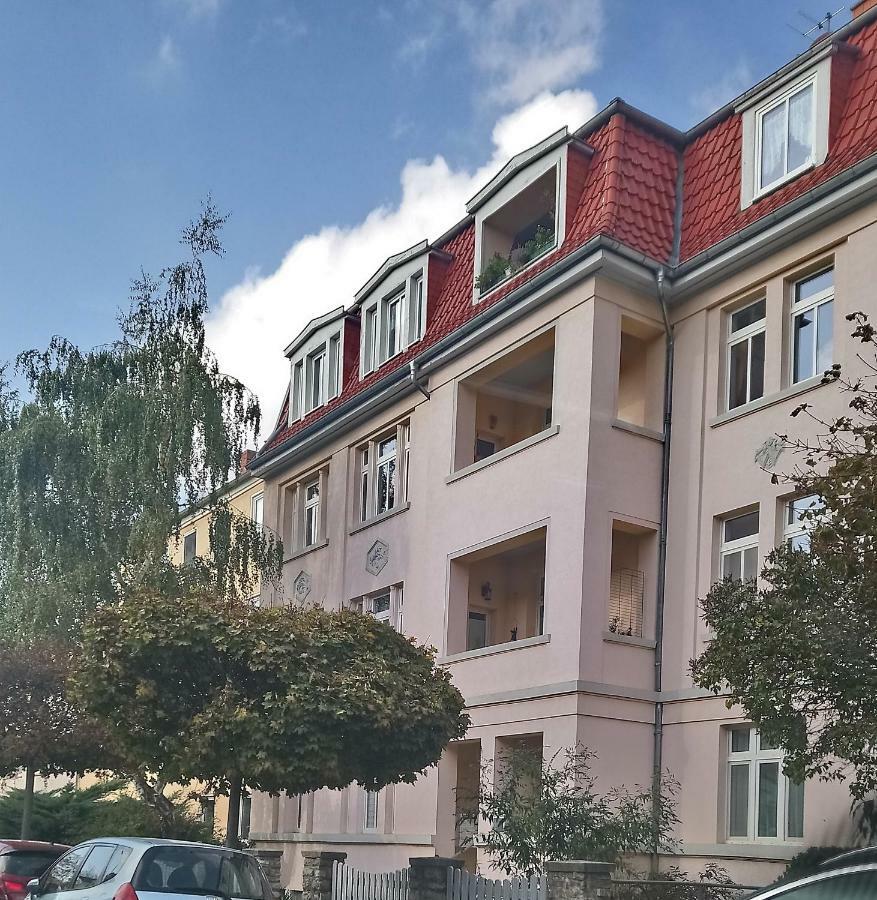 Ferienwohnung Mit 2 Schlafzimmern Und Parkplatz แอร์ฟวร์ท ภายนอก รูปภาพ