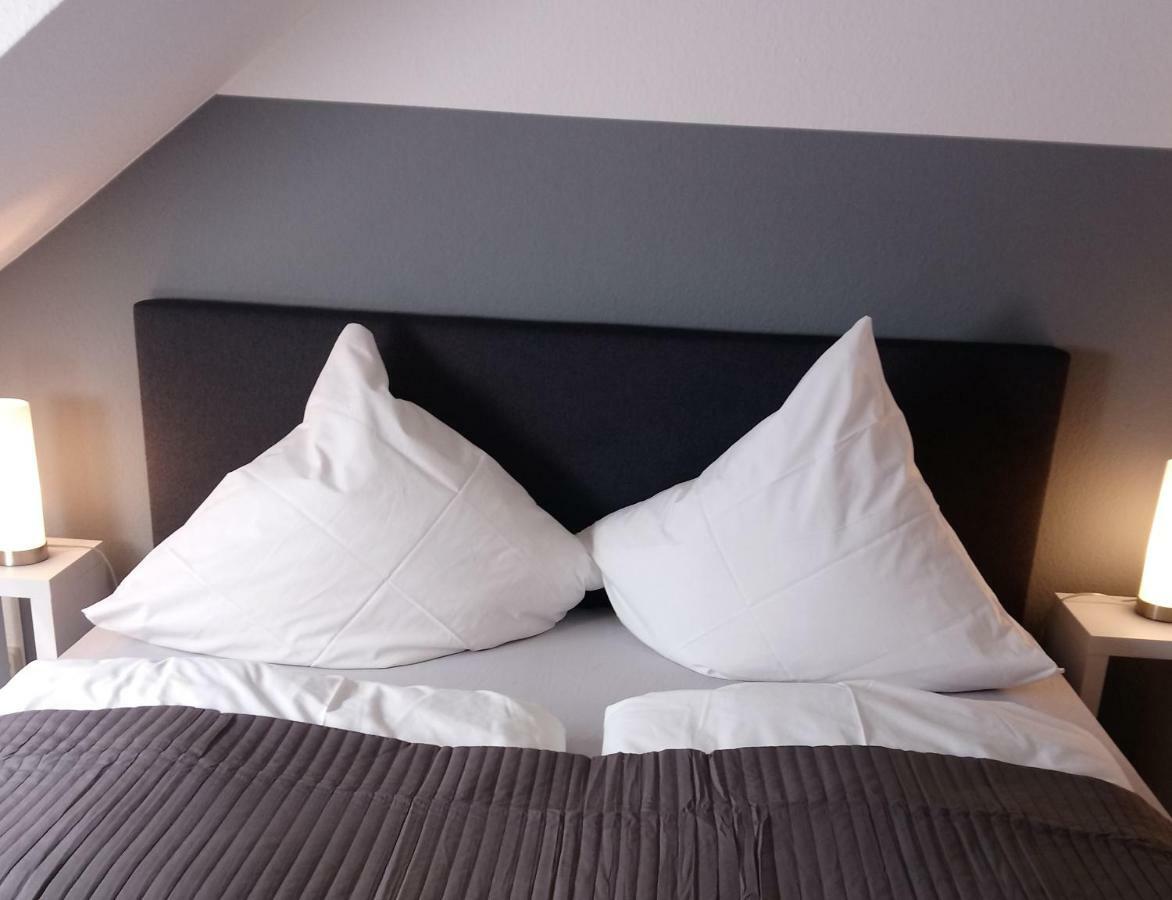 Ferienwohnung Mit 2 Schlafzimmern Und Parkplatz แอร์ฟวร์ท ภายนอก รูปภาพ