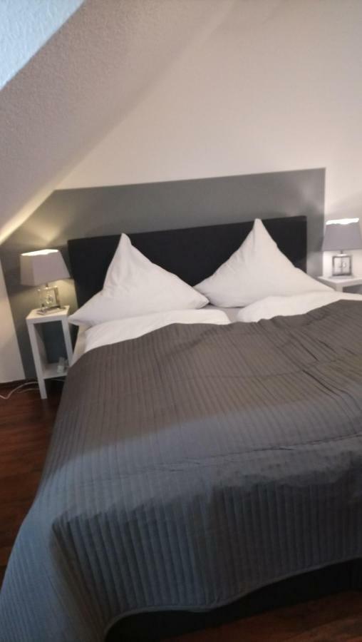 Ferienwohnung Mit 2 Schlafzimmern Und Parkplatz แอร์ฟวร์ท ภายนอก รูปภาพ